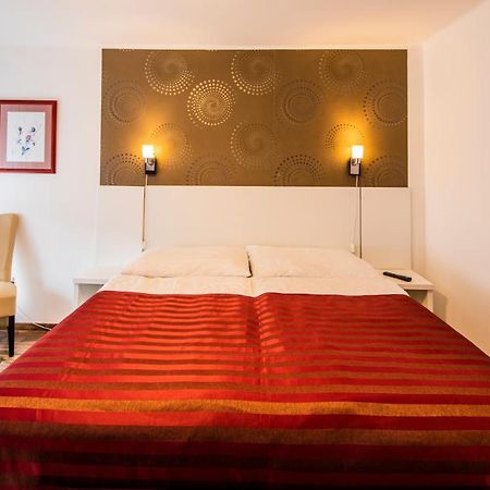 Riviera Rooms Vendegszobak Mosonmagyaróvár Exteriör bild
