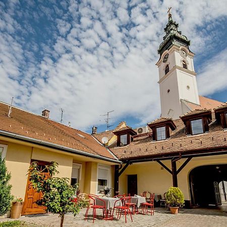 Riviera Rooms Vendegszobak Mosonmagyaróvár Exteriör bild