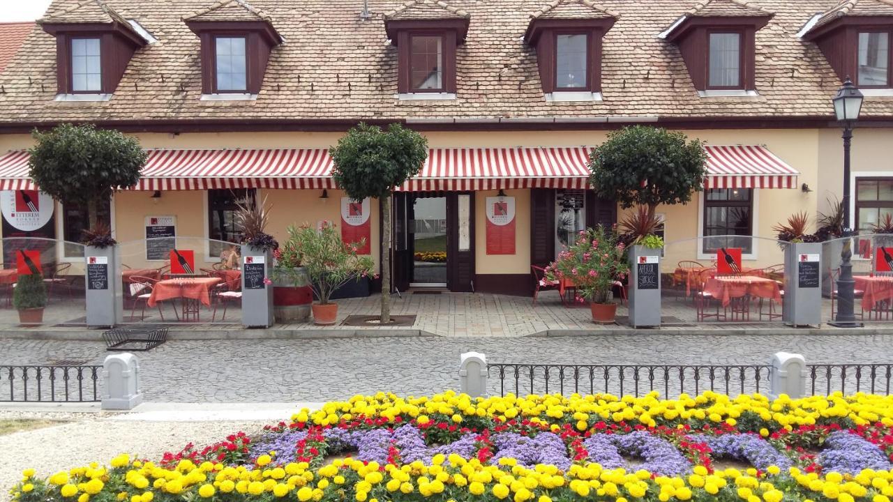 Riviera Rooms Vendegszobak Mosonmagyaróvár Exteriör bild