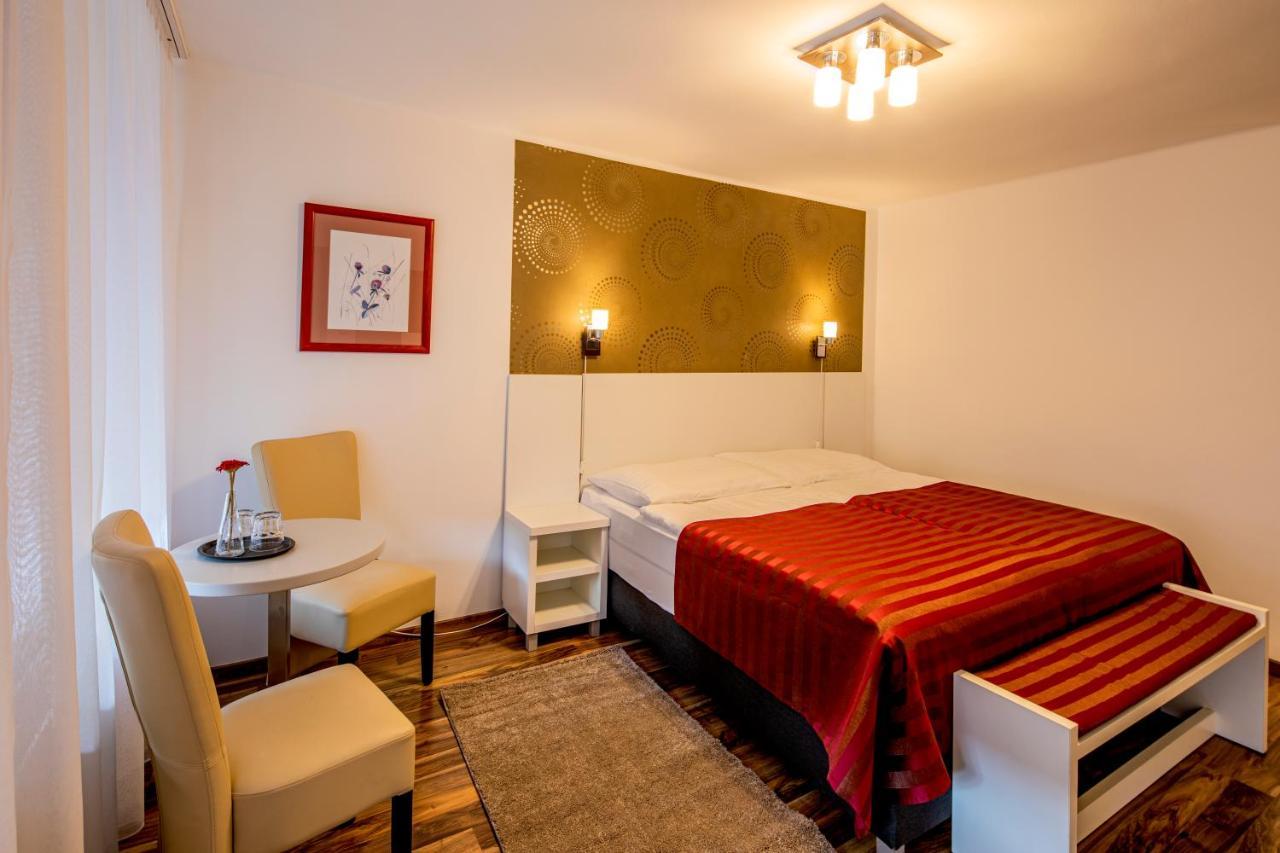 Riviera Rooms Vendegszobak Mosonmagyaróvár Exteriör bild