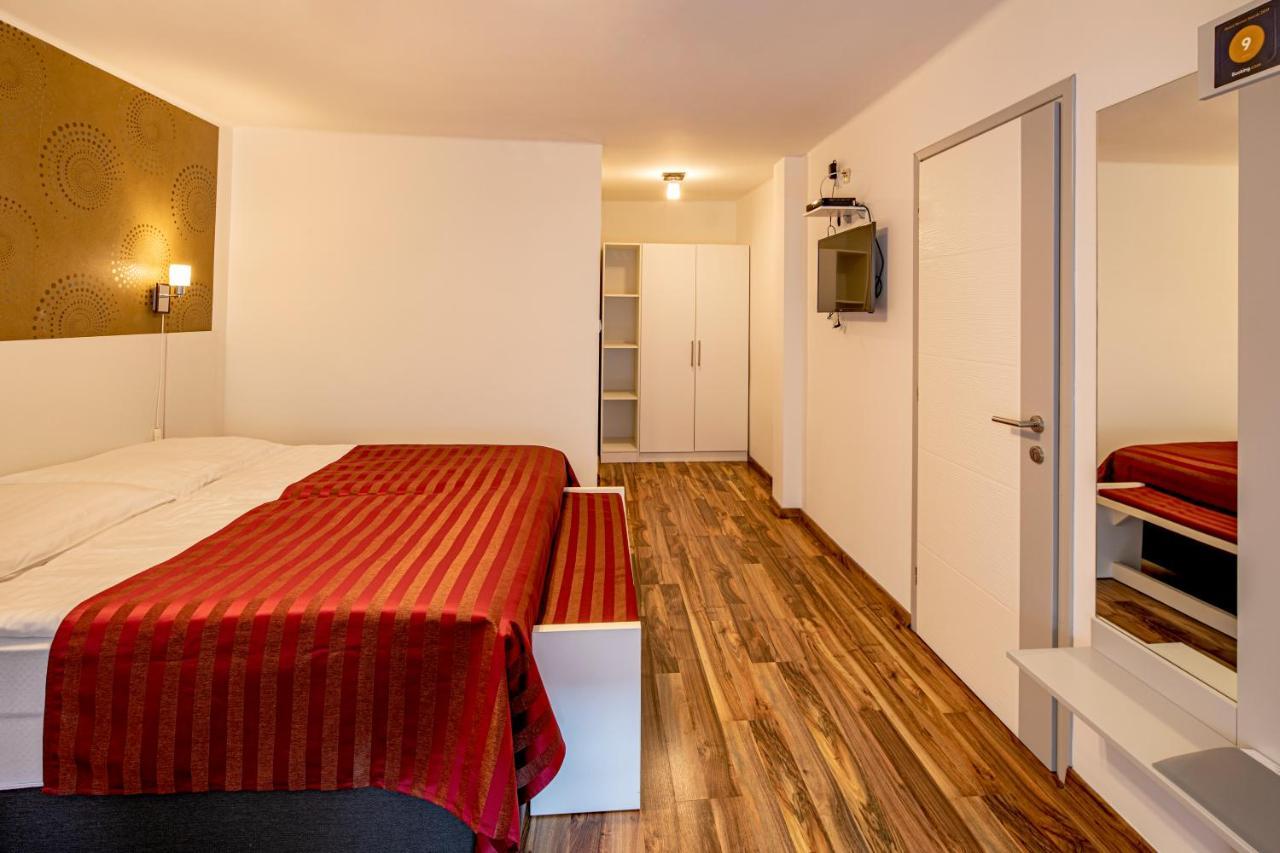 Riviera Rooms Vendegszobak Mosonmagyaróvár Exteriör bild