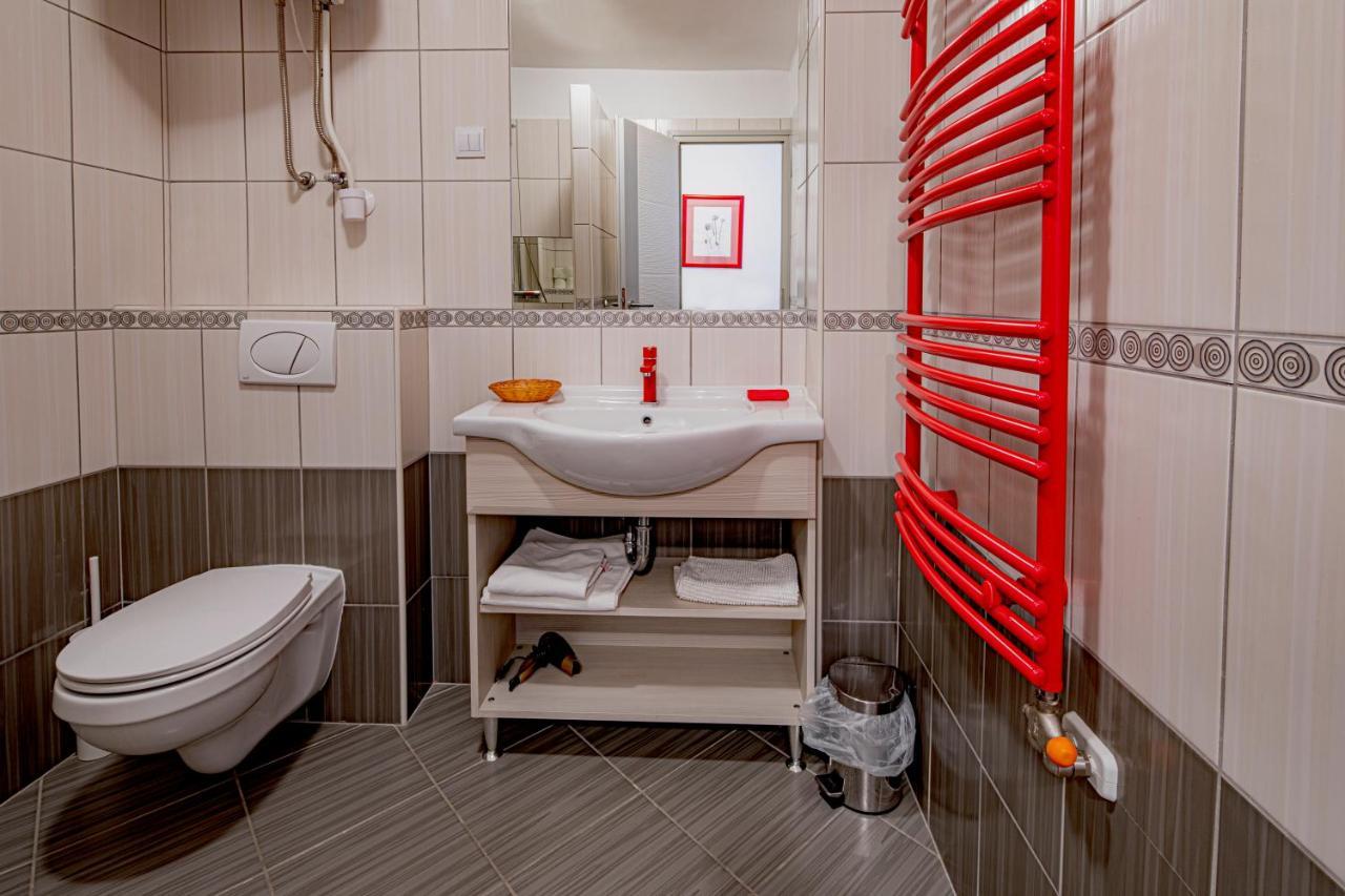 Riviera Rooms Vendegszobak Mosonmagyaróvár Exteriör bild